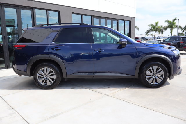 Used 2024 Nissan Pathfinder SV FWD image 2