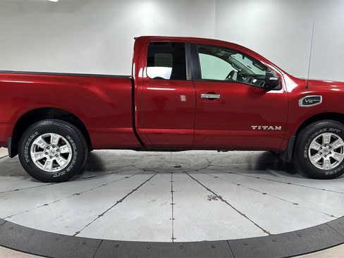 Used 2017 Nissan Titan SV image 6