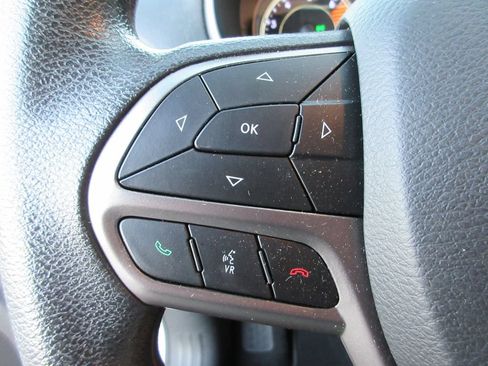 Used 2020 Jeep Cherokee Latitude FWD image 25