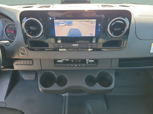 Used 2025 Mercedes-Benz Sprinter 2500 image 12