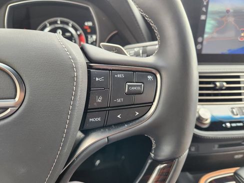 Used 2022 Lexus LS 500 w/ Interior Upgrade Package RWD image 29