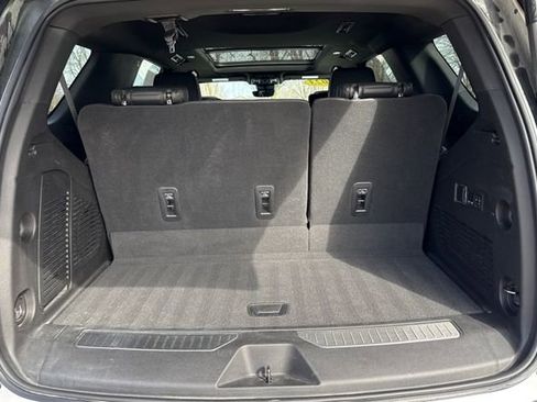 Used 2023 GMC Yukon Denali w/ Denali Reserve Package image 12