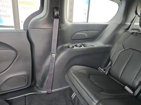 New 2026 Chrysler Pacifica Select w/ S Appearance Package image 94