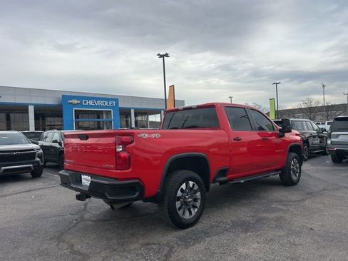 Used 2024 Chevrolet Silverado 2500 Custom w/ Custom Value Package image 3