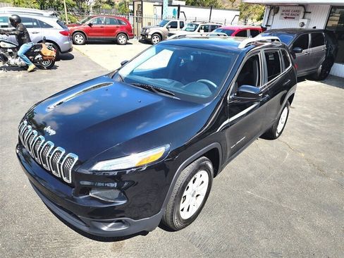 Used 2018 Jeep Cherokee Latitude image 12