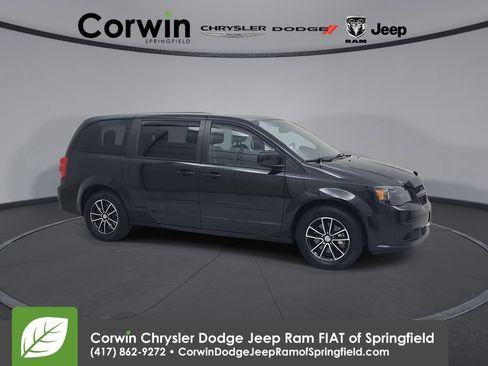 Used 2017 Dodge Grand Caravan SE FWD image 1