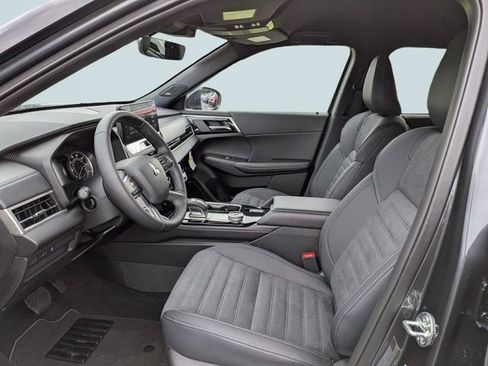 New 2026 Mitsubishi Outlander LE FWD image 18