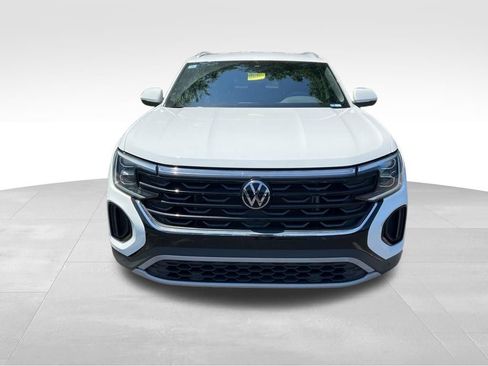 Used 2024 Volkswagen Atlas Cross Sport SE FWD image 3