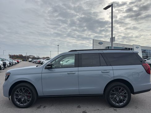 New 2025 Ford Expedition Platinum w/ Stealth Performance Package AWD/4WD image 8