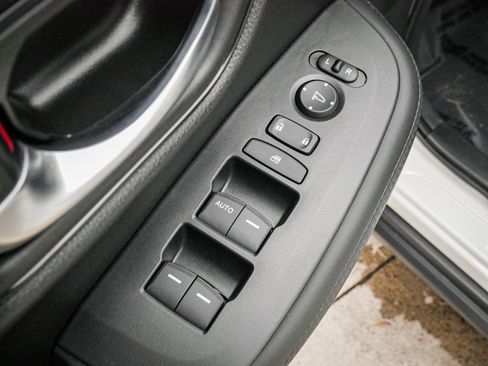 Used 2026 Honda HR-V LX image 15