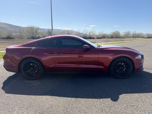 Used 2018 Ford Mustang Coupe image 4