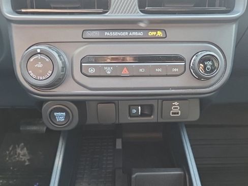 Used 2025 Ford Maverick Lobo AWD/4WD image 36