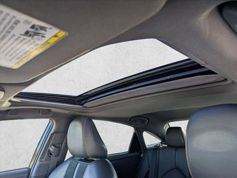 Used 2019 Toyota Avalon Touring image 16