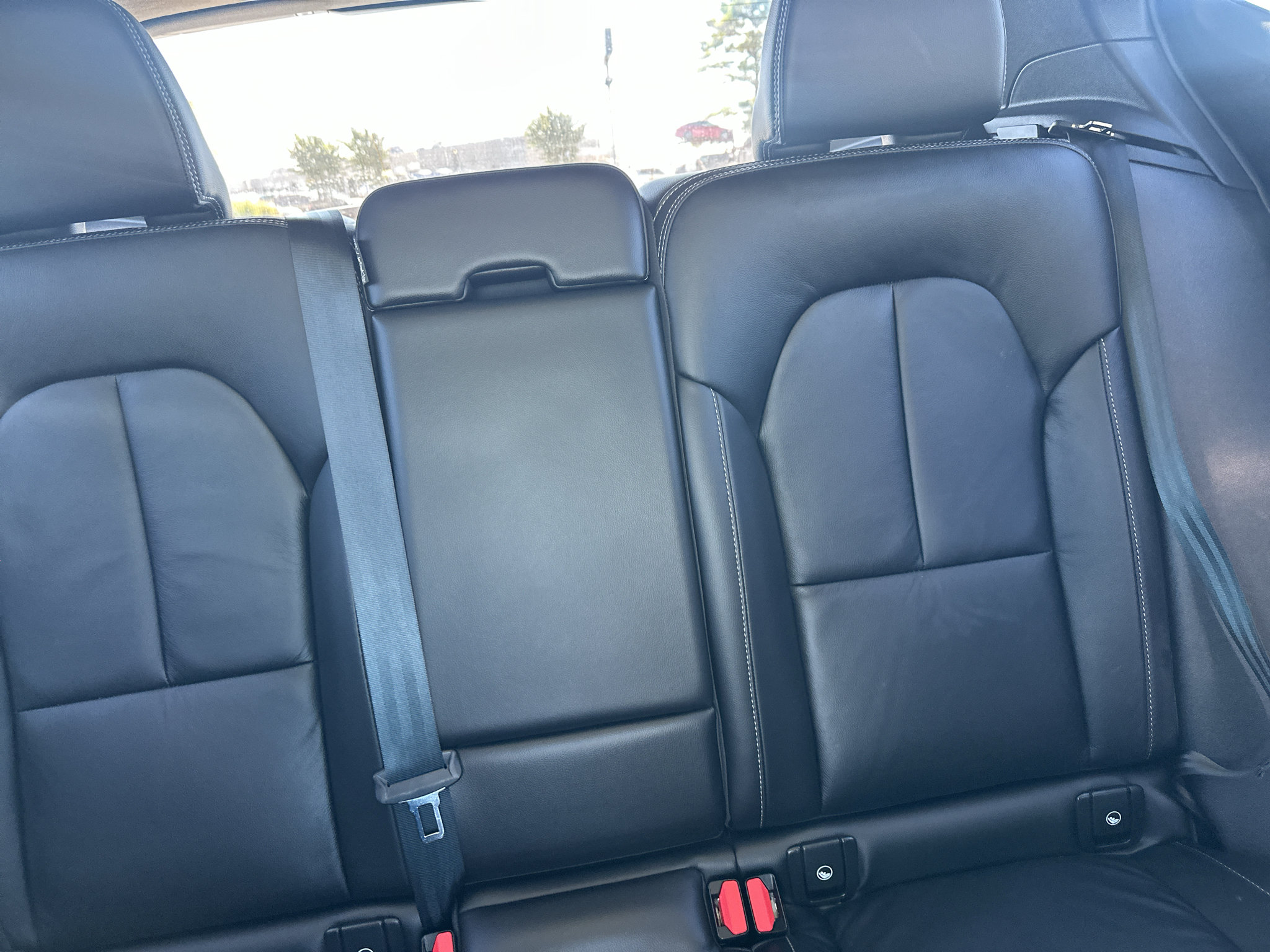 Used 2023 Volvo XC40 B4 Ultimate FWD image 14