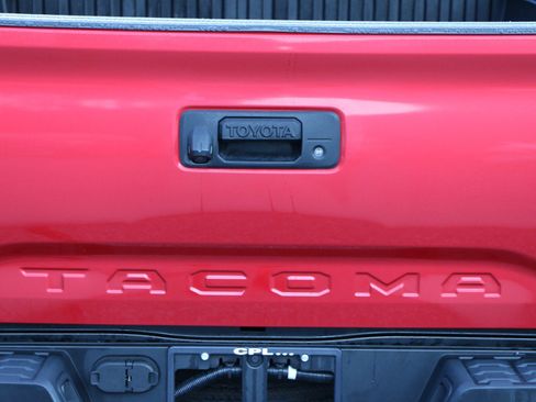 Used 2021 Toyota Tacoma SR5 RWD image 5