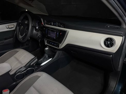 Used 2019 Toyota Corolla LE w/ Carpet Mat Package (TMS) FWD image 12