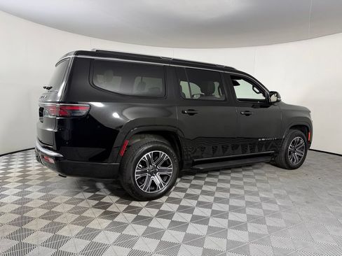 Used 2025 Jeep Wagoneer 4WD image 6