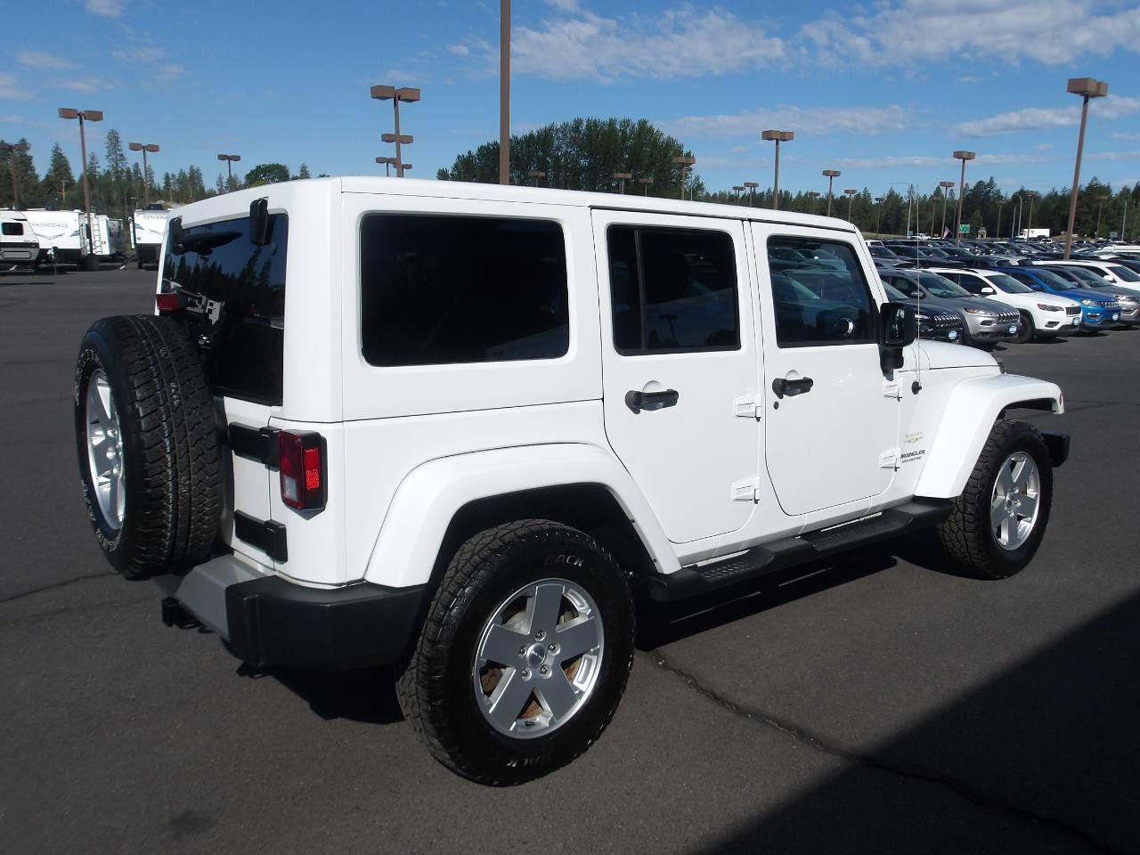 Used 2012 Jeep Wrangler Unlimited Sahara w/ Connectivity Group AWD/4WD image 5