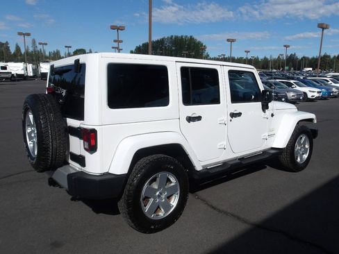 Used 2012 Jeep Wrangler Unlimited Sahara w/ Connectivity Group AWD/4WD image 5