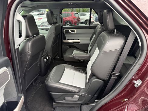 Used 2023 Ford Explorer XLT w/ Equipment Group 202A AWD/4WD image 7