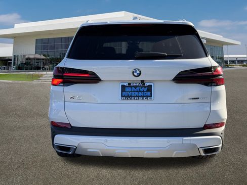 New 2026 BMW X5 sDrive40i image 8