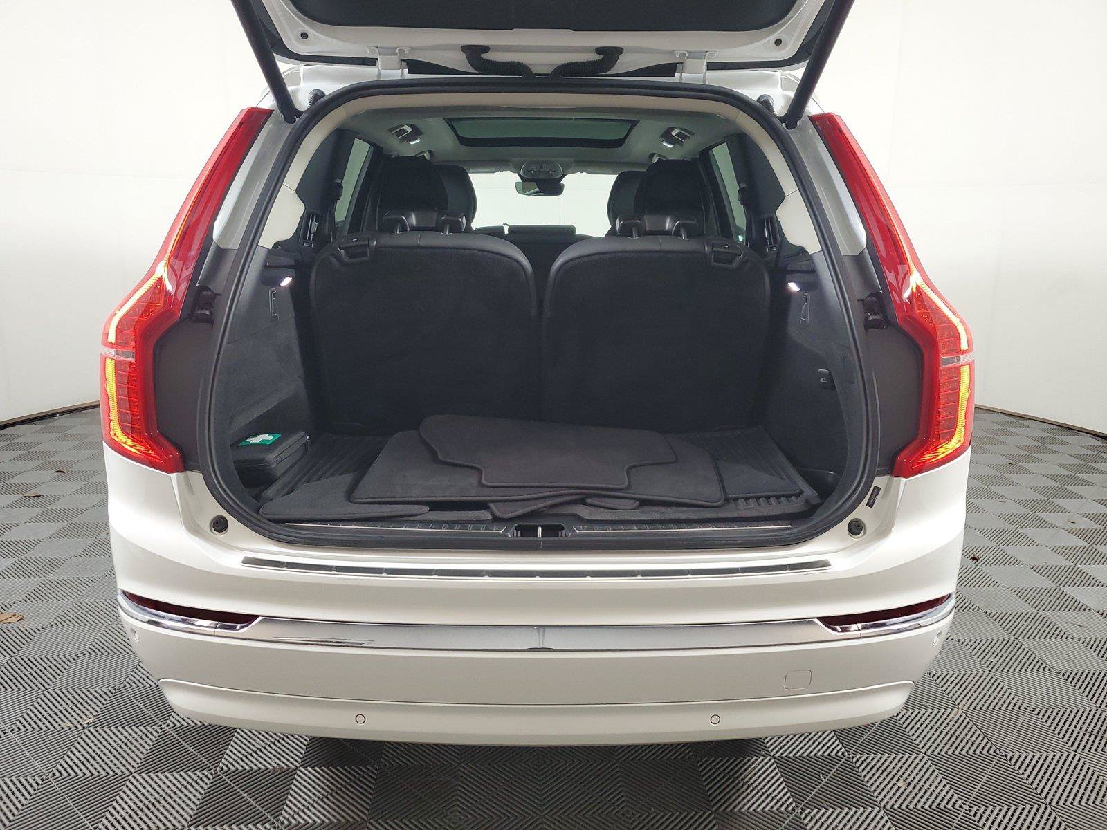 Certified 2024 Volvo XC90 T8 Core w/ Protection Package Premier AWD/4WD image 9