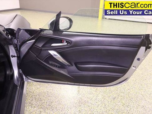 Used 2017 FIAT 124 Spider Classica RWD image 31