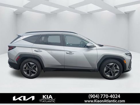 Used 2025 Hyundai Tucson SEL FWD image 2