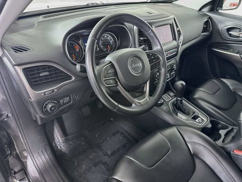 Used 2019 Jeep Cherokee Latitude Plus w/ Comfort/Convenience Group AWD/4WD image 17