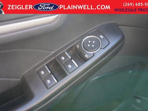 Used 2022 Ford Escape SE image 28