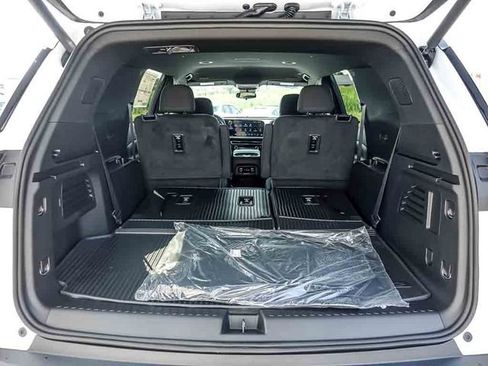 New 2026 Chevrolet Traverse LT w/ LPO, Floor Liner Package FWD image 9