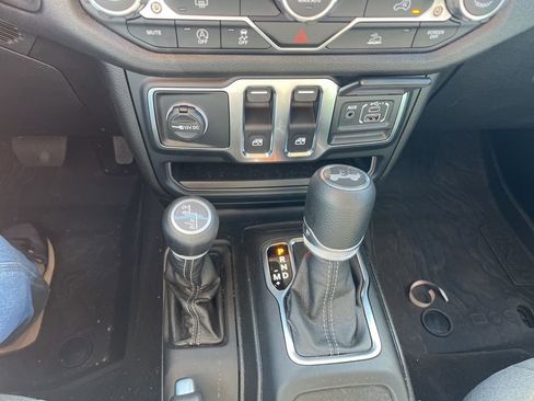 Used 2025 Jeep Wrangler Sport image 18