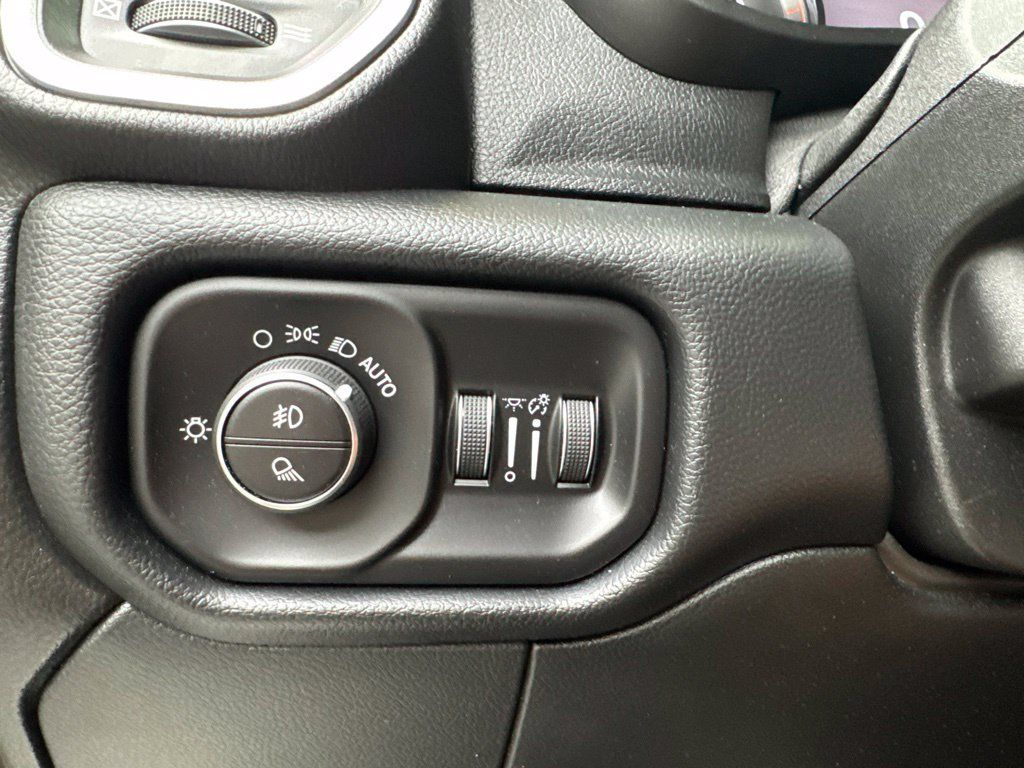 Used 2019 RAM 2500 Laramie AWD/4WD image 18