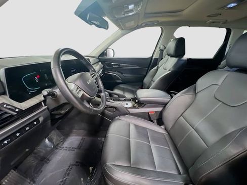 Used 2024 Kia Telluride EX w/ EX Captain's Chair Package image 22