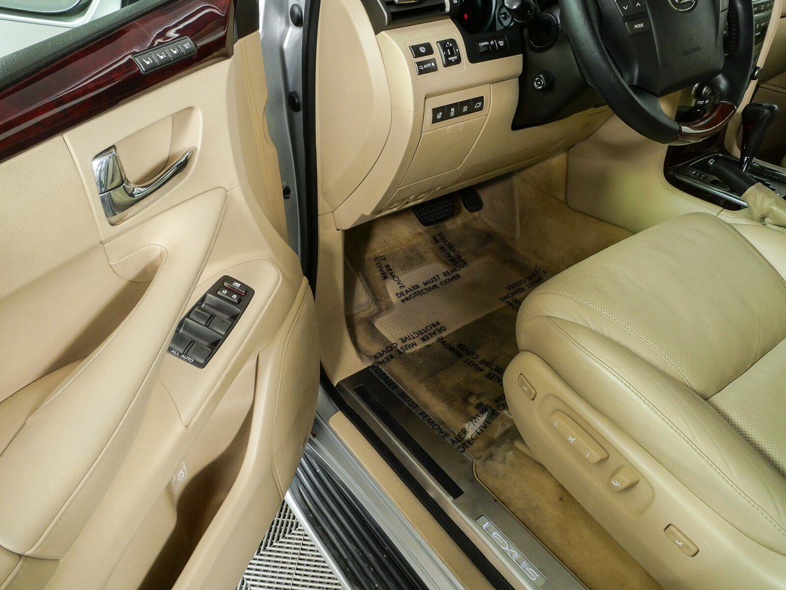 Used 2011 Lexus LX 570 4WD w/ Luxury Pkg image 9