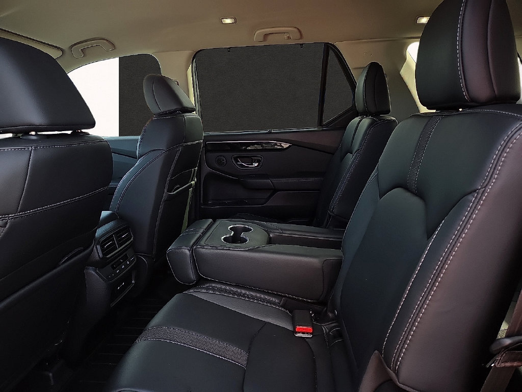 Used 2025 Honda Pilot EX-L image 10