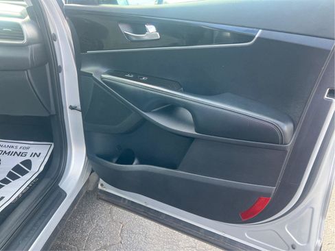 Used 2019 Kia Sorento LX image 13