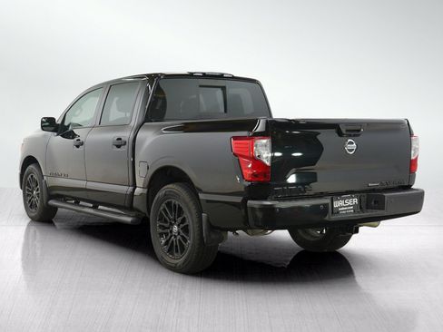 Used 2018 Nissan Titan SV w/ SV Convenience Package AWD/4WD image 3