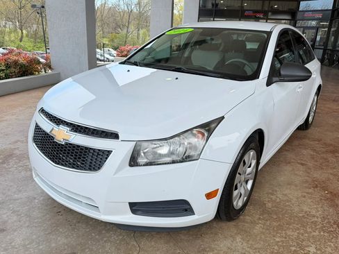 Used 2014 Chevrolet Cruze LS FWD image 3