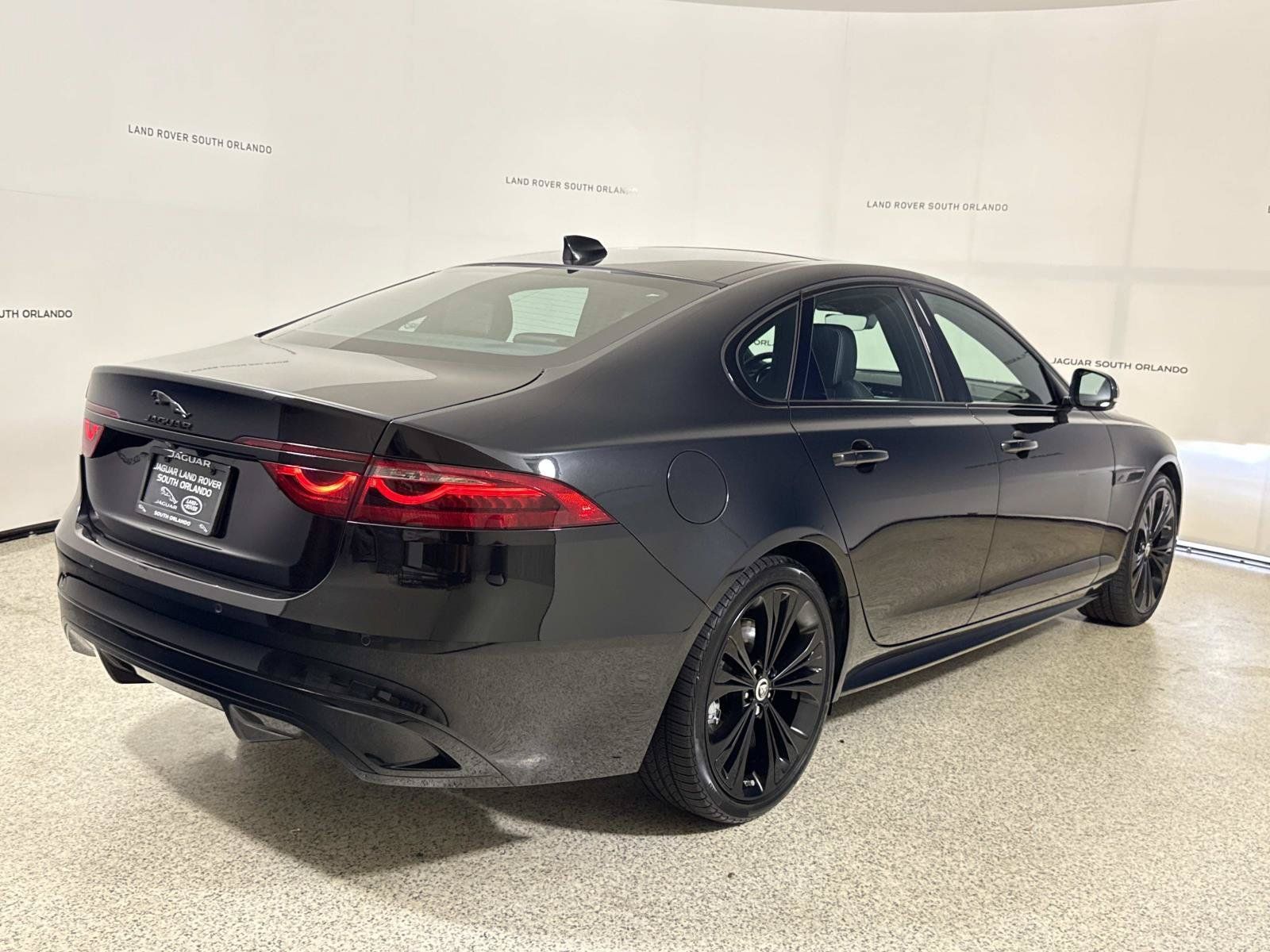 Certified 2024 Jaguar XF R-Dynamic SE AWD/4WD image 5