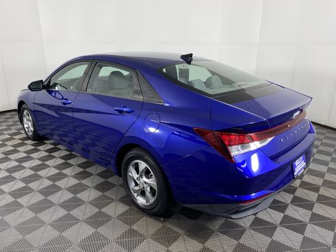 Used 2021 Hyundai Elantra SE FWD image 8