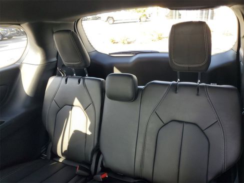 New 2025 Chrysler Voyager LX image 25