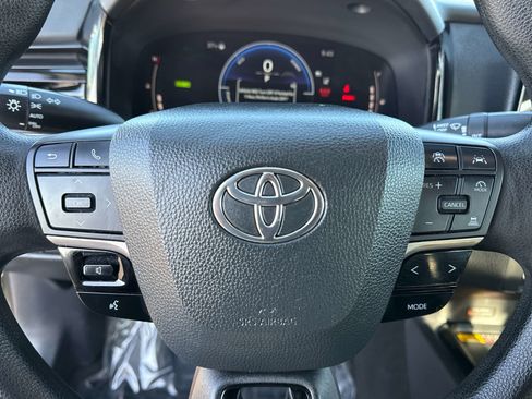 Used 2025 Toyota Camry LE image 25