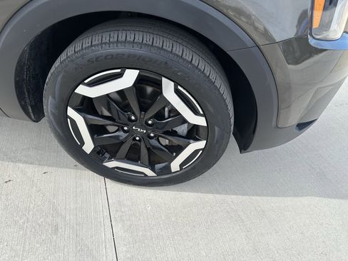 Used 2025 Kia Telluride S AWD/4WD image 2