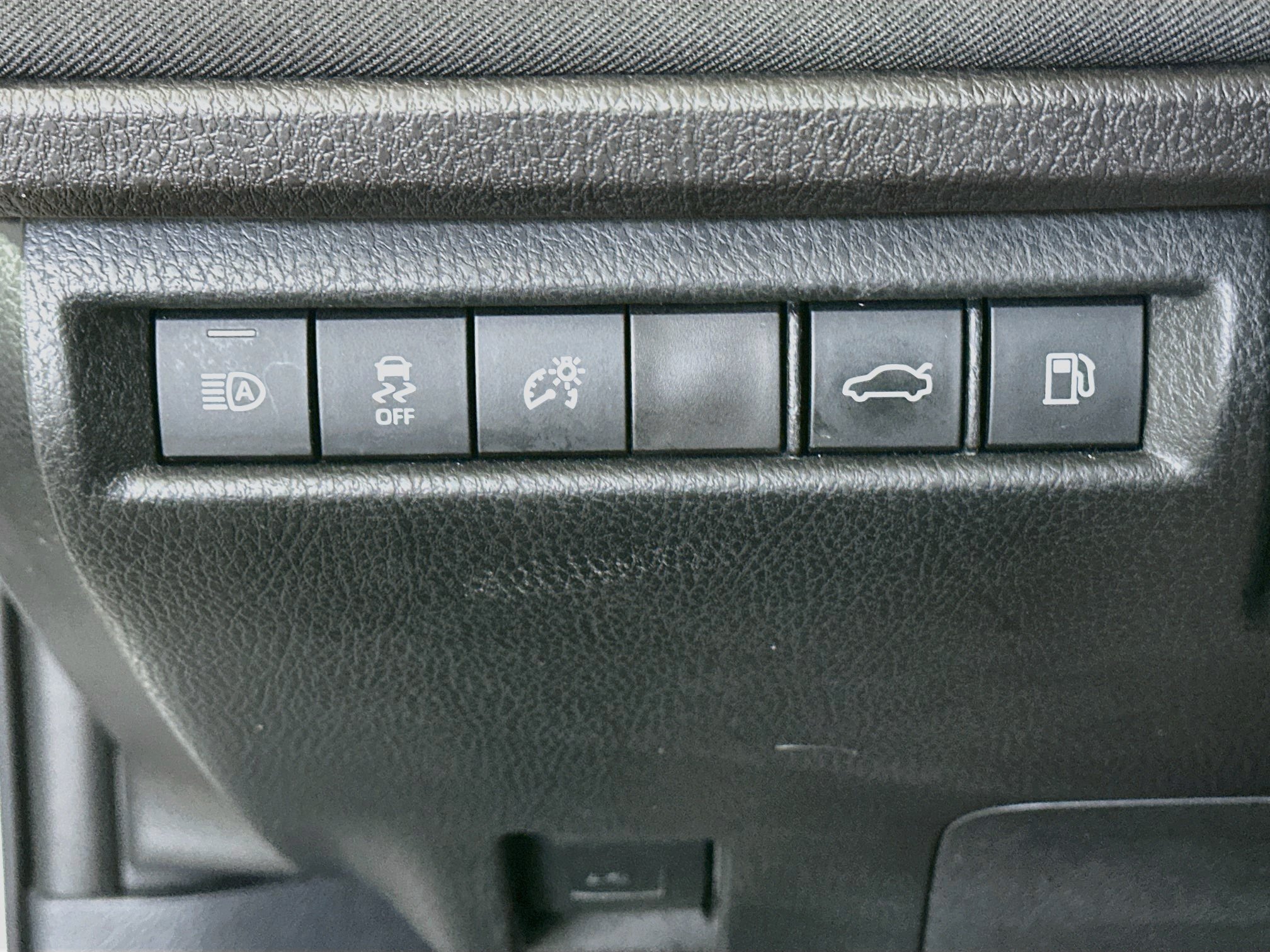 Used 2025 Toyota Camry LE FWD image 17