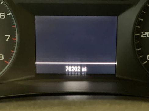 Used 2020 Chevrolet Traverse LT image 18