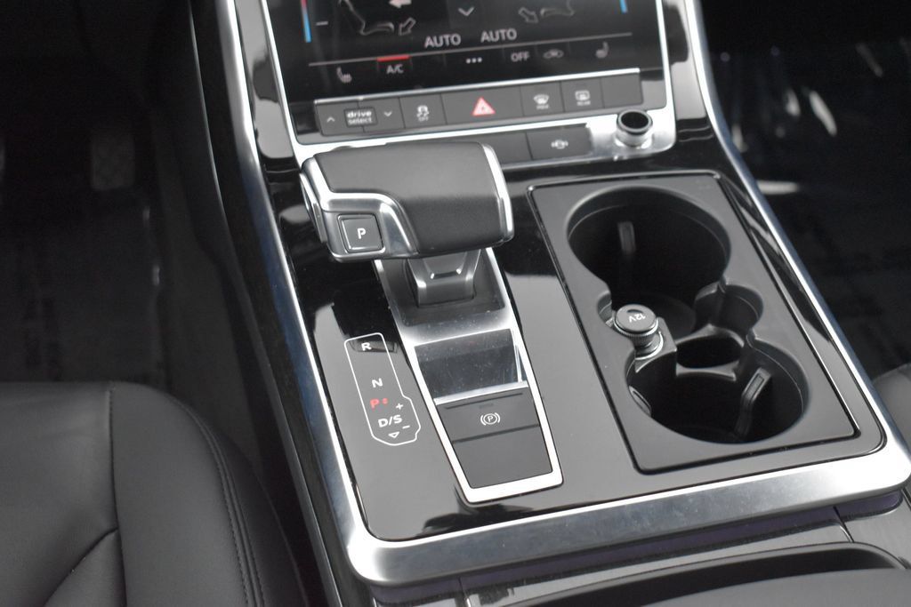 Used 2022 Audi Q7 3.0T Premium Plus w/ Premium Plus Package AWD/4WD image 16