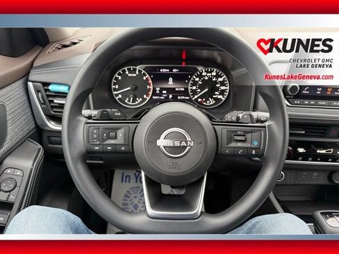 Used 2023 Nissan Rogue SV image 37