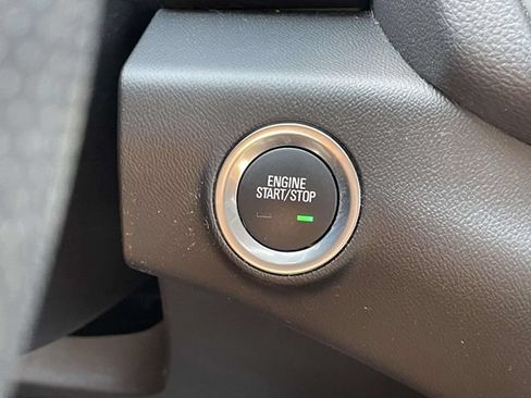 Used 2024 GMC Terrain SLE FWD image 30