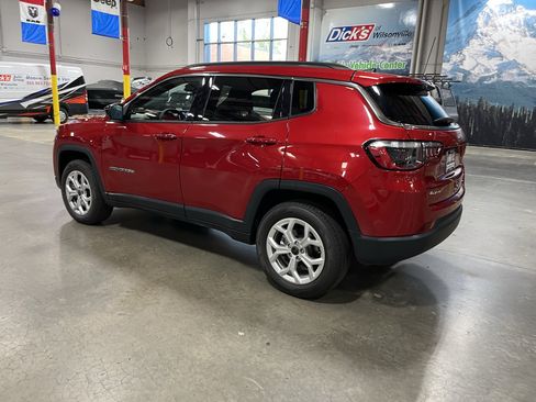 Certified 2025 Jeep Compass Latitude w/ Sun & Sound Group AWD/4WD image 3